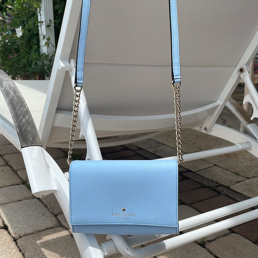 Kate Spade small crossbody purse in excellent condition.